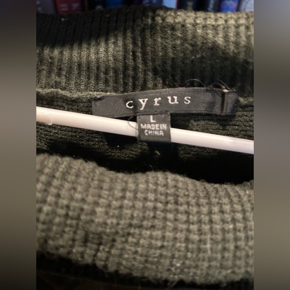 Off the shoulder sweater - Picture 4 of 4